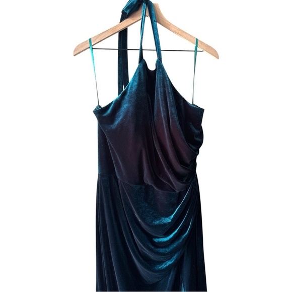 Reverly Fallon Velvet Dress / Size 18 / Classic Emerald Green/ Formal Bridesmaid - Picture 4 of 7